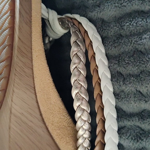 Vionic gold and white heeled sandal - Picture 5 of 5